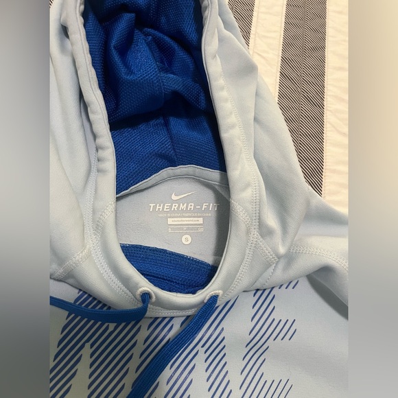 Lot of 2 Woman’s Nike Hoodies Size Small Dri-fit Therma-Fit - Picture 2 of 9